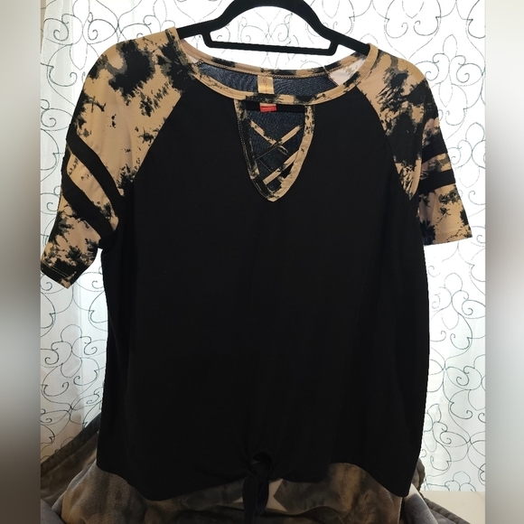 🛒💰No Boundaries tie front shirt - Picture 2 of 5